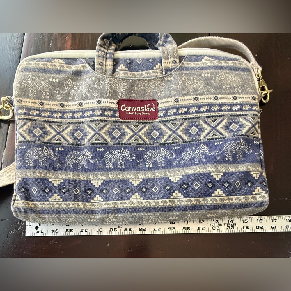 Canvaslove laptop bag
Blue Tribal Print
Crossbody or Briefcase 
Many pockets EUC - Picture 5 of 16